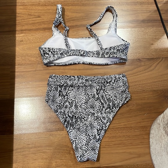 Old Navy bikini - Picture 4 of 8